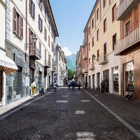 Cavour 34 Downtown Апартаменты Лекко